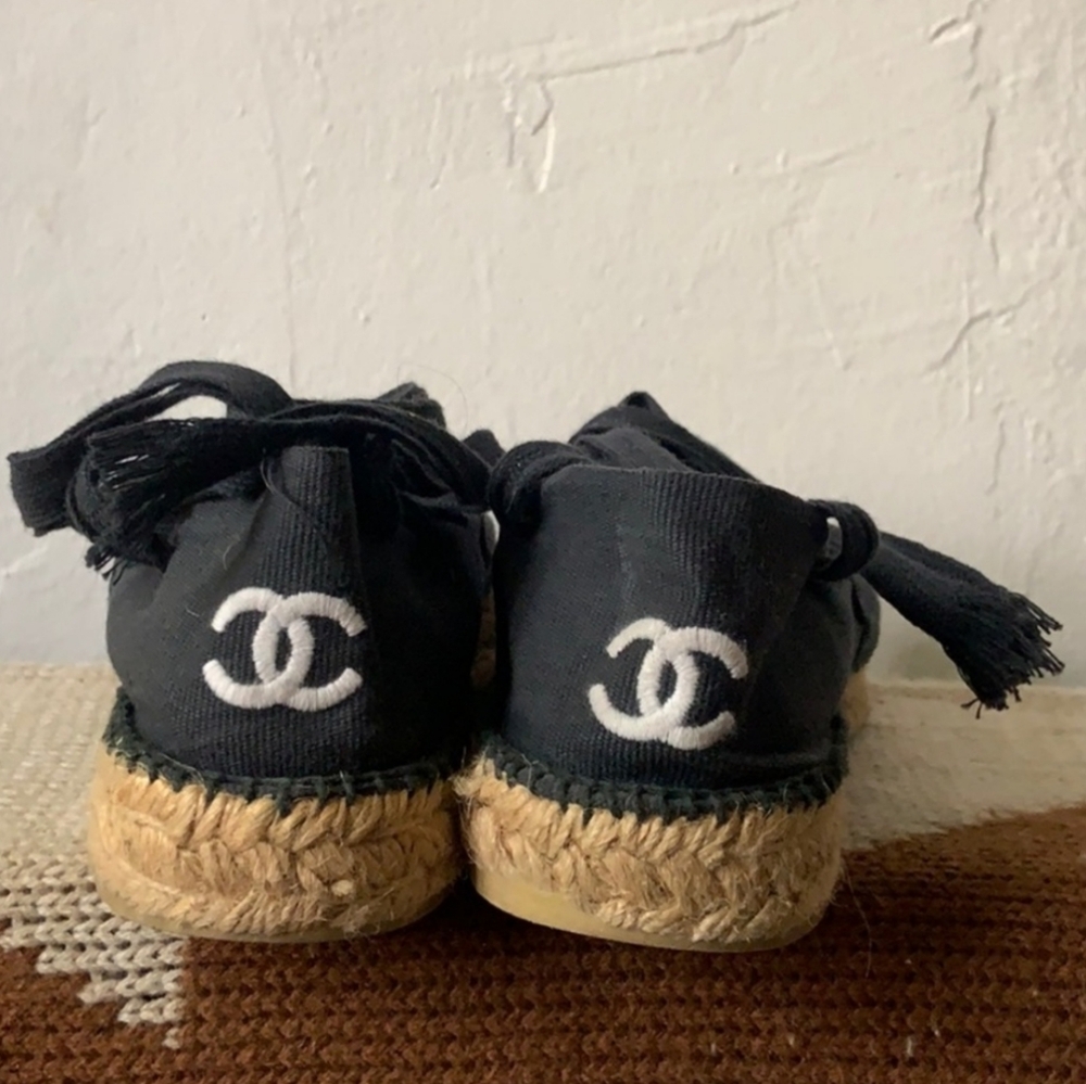 $1690 Chanel lace lace up ballet espadrilles _size 39